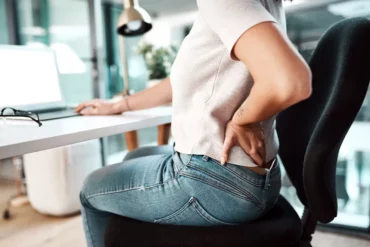 Zespół zamrożonego barku. Jak fizjoterapia pomaga w odzyskaniu ruchomości?