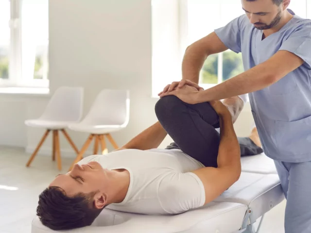 Rehabilitacja po endoprotezie biodra – etapy powrotu do sprawności