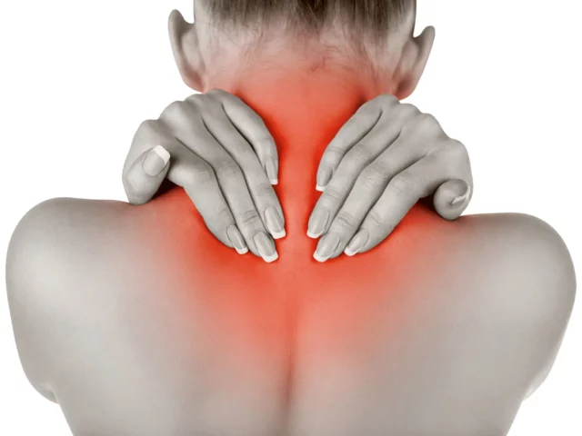 Ból kręgosłupa szyjnego od komputera. Nie warto go bagatelizować!