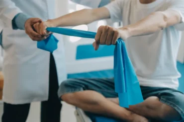 Zaburzenia kontroli motorycznej. Jak fizjoterapia pomaga je korygować?